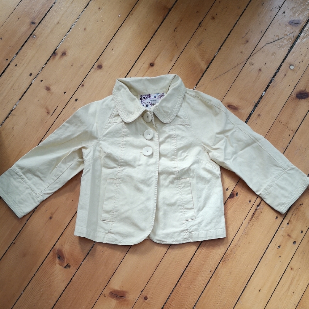 Pale Yellow Button-Up Jacket With 3/4 Sleeve And Peter Pan Collar
